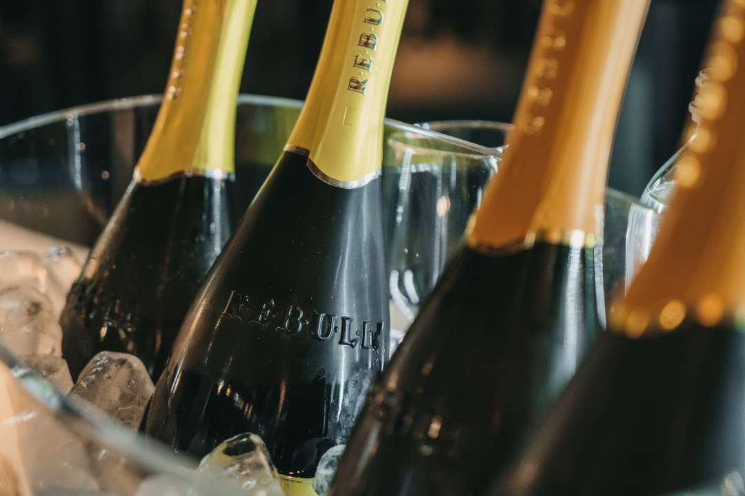 Dettaglio di una Boule con ghiaccio e spumanti Rebuli.