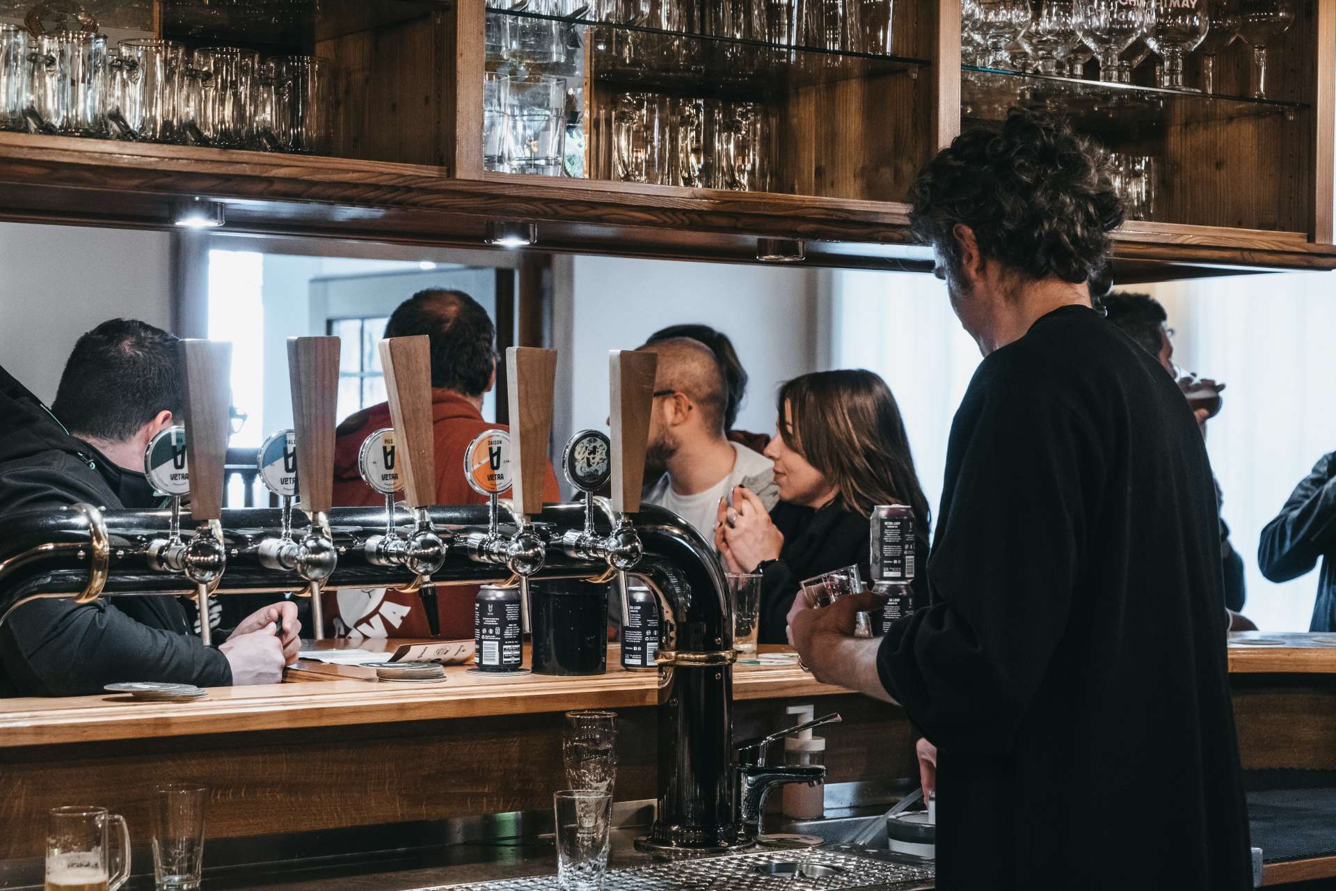 Pub con spine di birra e prodotti di PD Distribuzione.