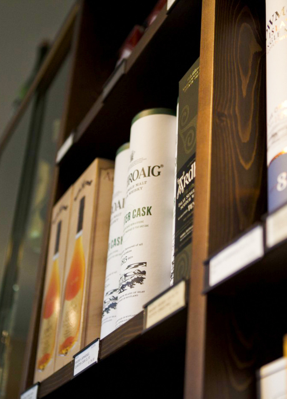 Dettaglio del punto vendita di PD Distribuzione a Istrana, Treviso. Grande varietà di birre, spirits ed etichette di vini.